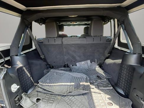 Used 2016 Jeep Wrangler Unlimited Sahara w/ Connectivity Group image 20