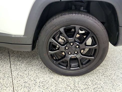 Used 2024 Jeep Compass Latitude w/ Altitude Special Edition AWD/4WD image 9