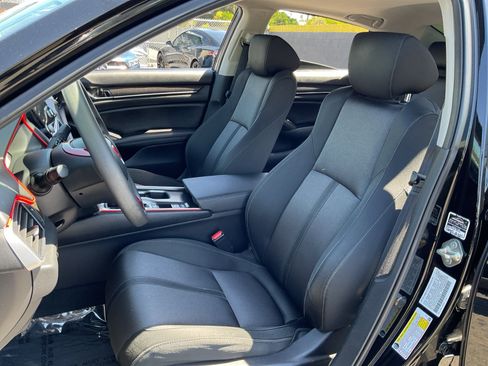 Used 2019 Honda Accord EX image 18