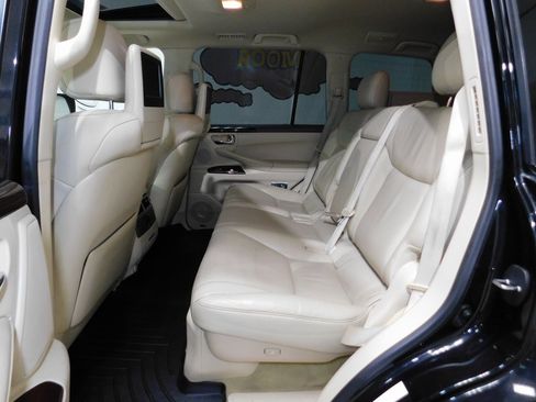 Used 2013 Lexus LX 570 4WD w/ Luxury Pkg w/Pre-crash image 70