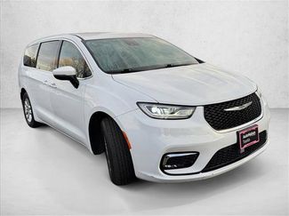 Used 2023 Chrysler Pacifica Touring-L FWD video 3