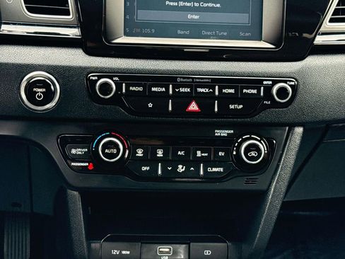 Used 2019 Kia Niro EX image 20