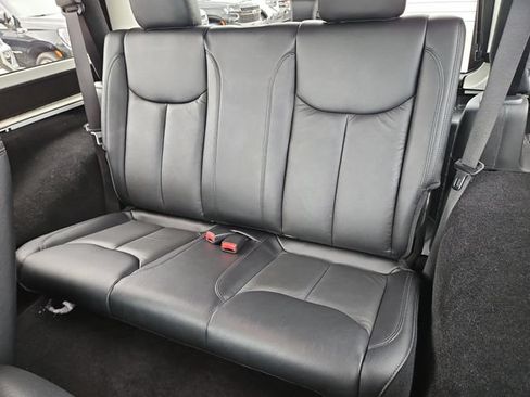 Used 2017 Jeep Wrangler Sahara AWD/4WD image 17