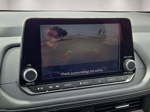 Used 2025 Nissan Rogue SV FWD image 27