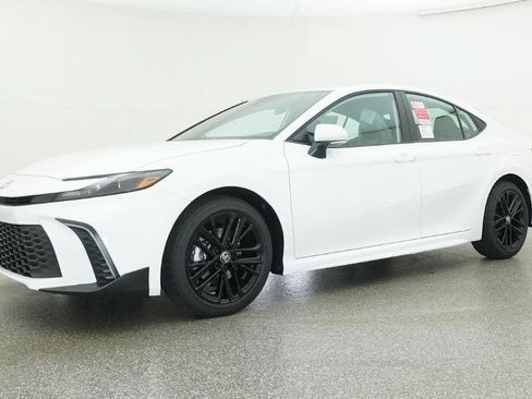 Used 2026 Toyota Camry SE FWD image 39