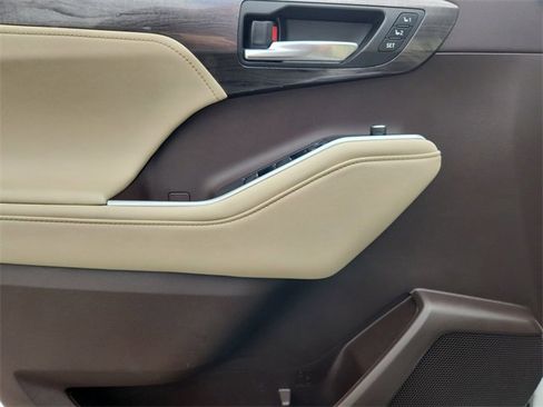 Used 2022 Toyota Highlander Platinum image 23