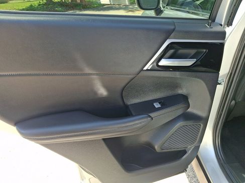 Used 2024 Mitsubishi Outlander SE AWD/4WD image 19