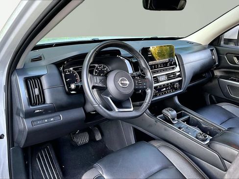 Used 2023 Nissan Pathfinder SL w/ Black Appearance Package AWD/4WD image 15