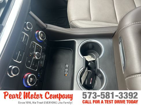 Used 2024 GMC Yukon XL SLT w/ SLT Luxury Package AWD/4WD image 19