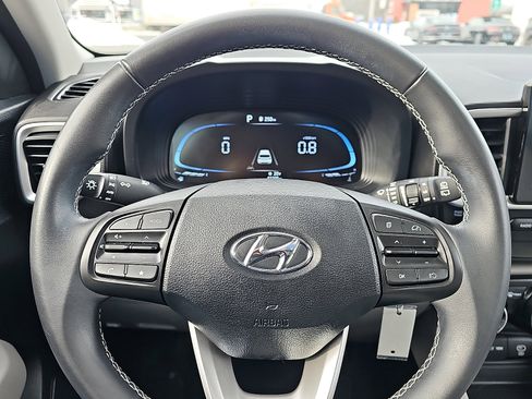 Used 2023 Hyundai Venue SEL image 19