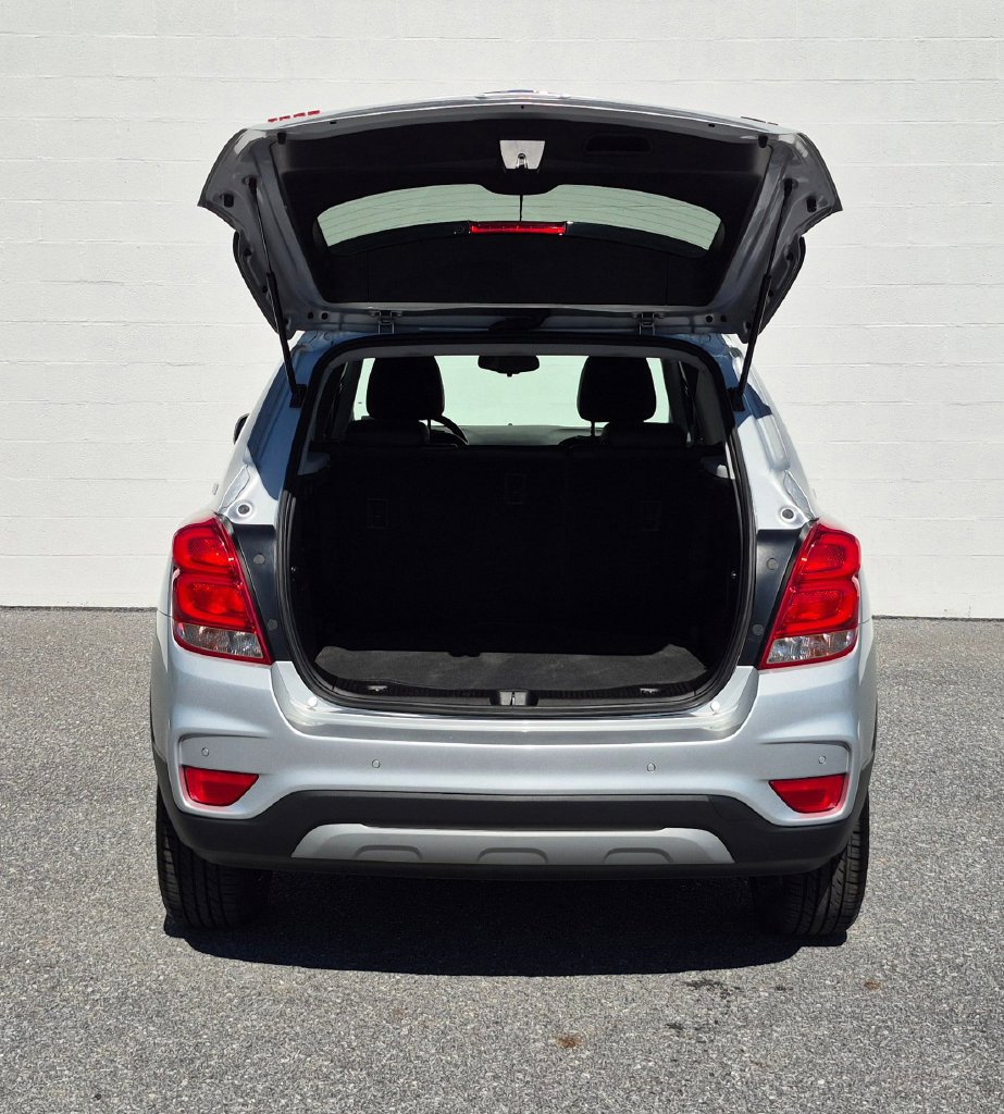 Used 2020 Chevrolet Trax LT w/ Redline Edition AWD/4WD image 12