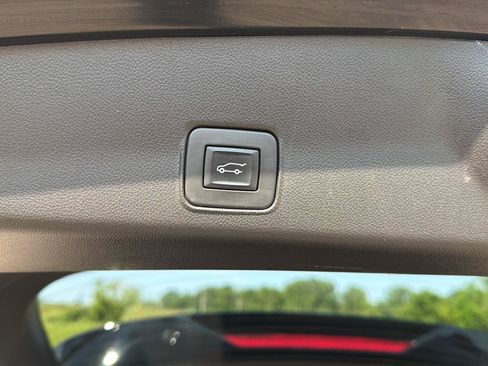 Used 2022 Chevrolet TrailBlazer RS w/ Sun and Liftgate Package AWD/4WD image 12