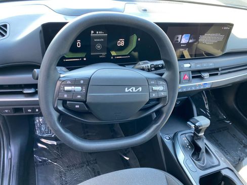Used 2025 Kia K4 LXS image 27