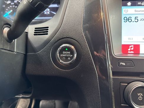 Used 2017 Ford Explorer XLT w/ Equipment Group 202A image 30