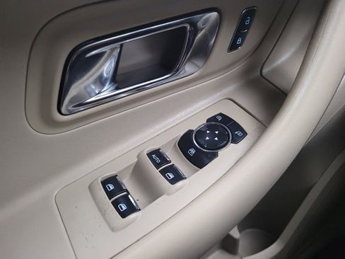 Used 2015 Ford Taurus SEL image 27