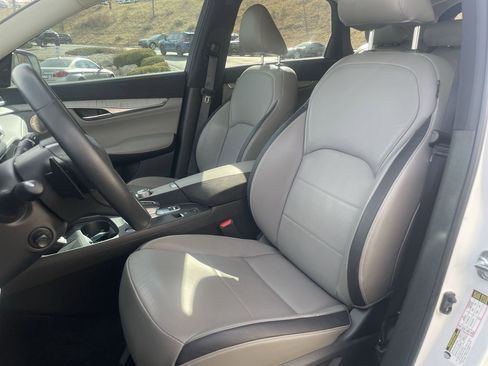 Used 2024 INFINITI QX50 Sensory image 11