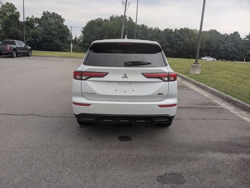 Used 2024 Mitsubishi Outlander SE Black Edition FWD image 4