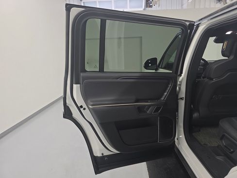 Used 2023 Rivian R1S Adventure AWD/4WD image 17