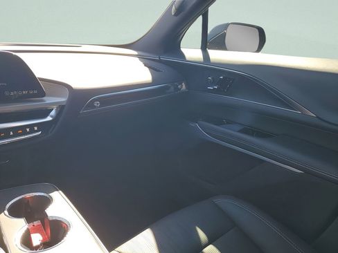 Used 2025 Cadillac Lyriq Luxury image 11