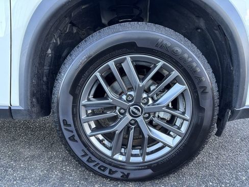 Used 2024 Nissan Rogue S image 9