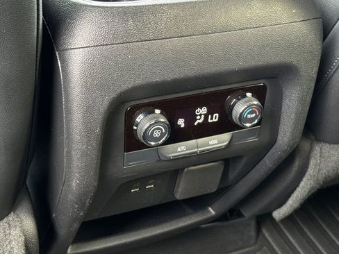Used 2024 Chevrolet Traverse Z71 w/ Enhanced Driving Package AWD/4WD image 14