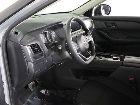 Used 2024 Nissan Rogue S image 19