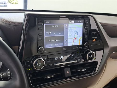 Used 2021 Toyota Highlander Limited image 30