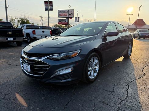 Used 2019 Chevrolet Malibu LT w/ Leather Package FWD image 3