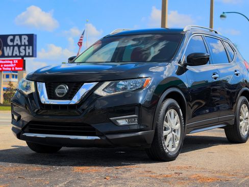 Used 2019 Nissan Rogue SV image 4