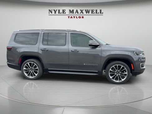 Used 2022 Jeep Wagoneer Series II w/ Premium Group I RWD image 4