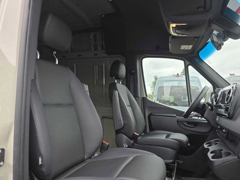 Used 2026 Mercedes-Benz Sprinter 2500 image 13