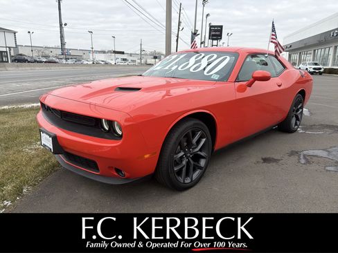 Used 2022 Dodge Challenger SXT w/ Driver Convenience Group image 1