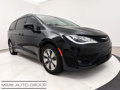 Used 2018 Chrysler Pacifica Limited w/ Advanced Safetytec Group