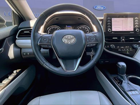 Used 2022 Toyota Camry SE FWD image 8