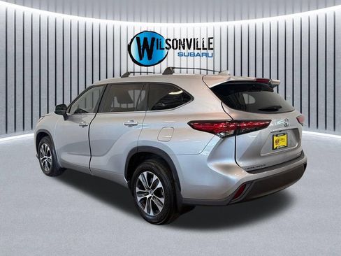 Used 2023 Toyota Highlander XLE AWD/4WD image 8