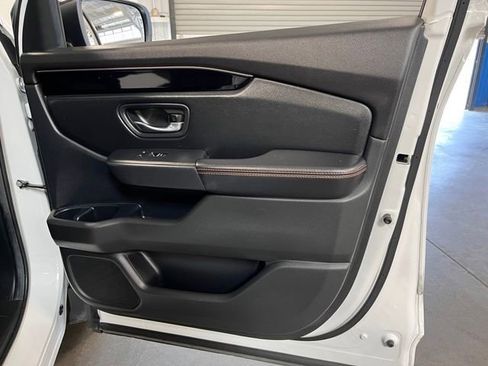 Used 2024 Honda Pilot TrailSport image 11