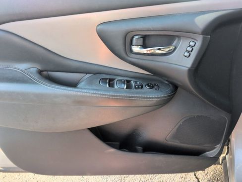Used 2020 Nissan Murano SL w/ Moonroof Package FWD image 16