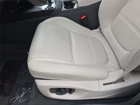 Used 2020 Jaguar E-PACE SE image 19