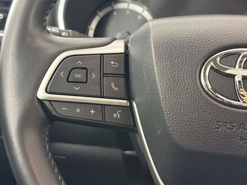 Used 2025 Toyota Highlander XLE AWD/4WD image 18