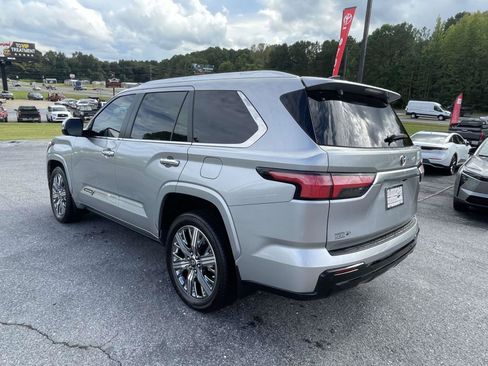 Used 2025 Toyota Sequoia Capstone AWD/4WD image 4