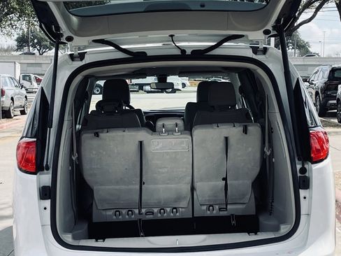 Used 2021 Chrysler Voyager Lxi image 25