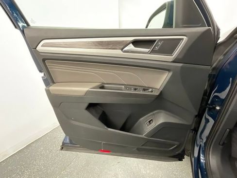 Used 2023 Volkswagen Atlas Cross Sport SE FWD image 9