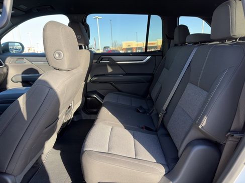 Used 2025 GMC Acadia Elevation image 10