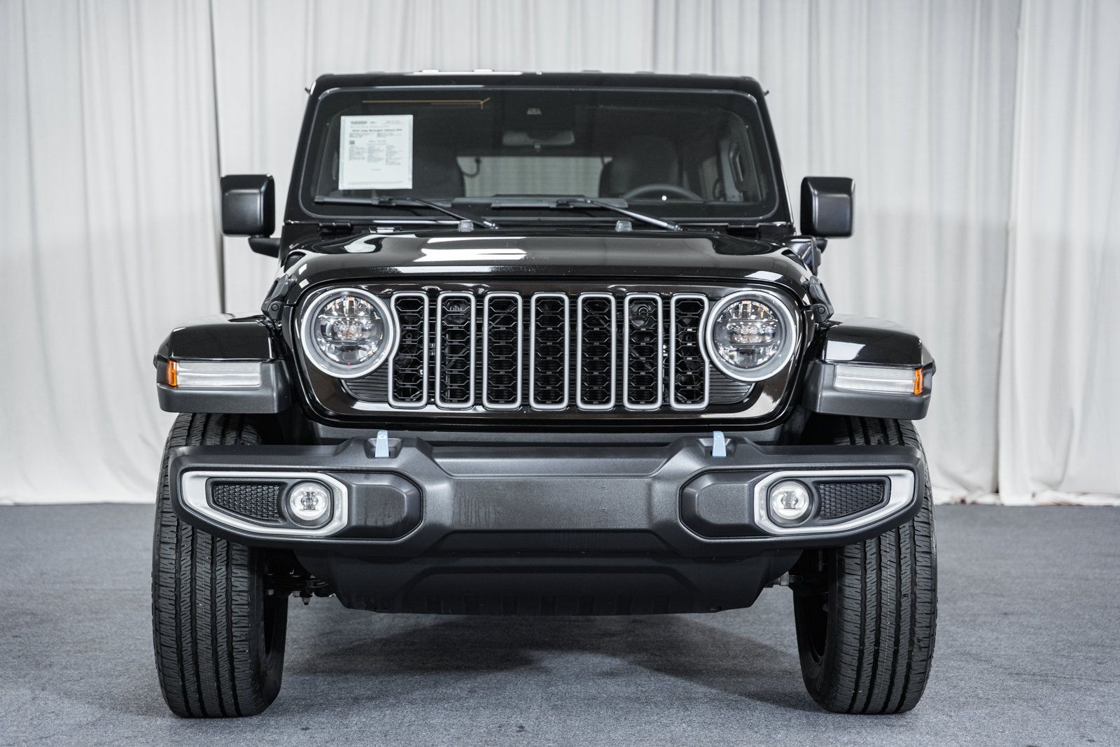Used 2024 Jeep Wrangler Unlimited Sahara AWD/4WD image 2