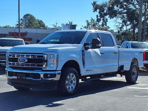 Used 2024 Ford F350 XLT image 3