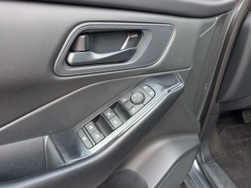 Used 2024 Nissan Rogue S AWD/4WD image 13