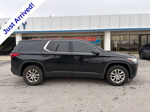 Used 2019 Chevrolet Traverse LS FWD image 2