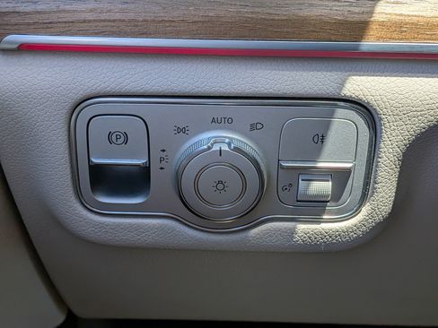 Used 2022 Mercedes-Benz GLE 350 w/ Premium Package image 23