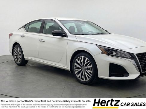 Used 2025 Nissan Altima 2.5 SV FWD image 1