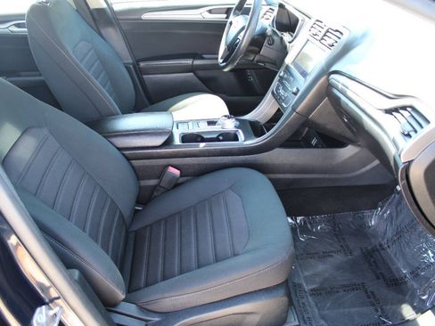 Used 2020 Ford Fusion SE FWD image 12